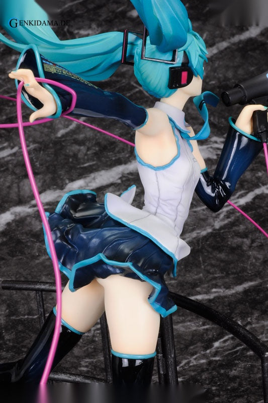 Character Vocal Series 01. Hatsune Miku Love is War ver. (Regular Edition)