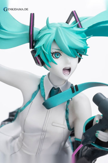 GoodSmile 20th Anniversary Book -Hatsune Miku Love is War Refine Ver.- (BOOK) - Anime Figuren günstig kaufen