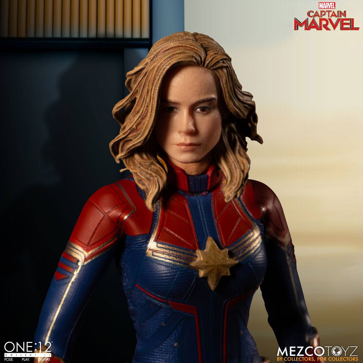 Captain Marvel Actionfigur von Mezco